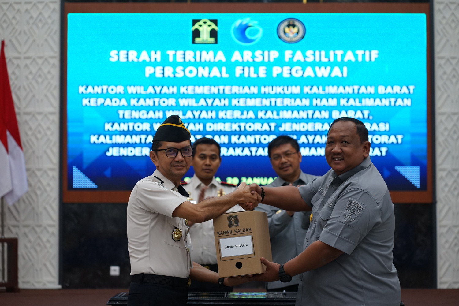 Serah Terima Berkas Fisik Personal (Dossier) Pegawai
